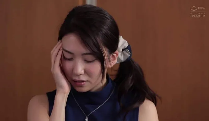 Bị anh nhà kế bên bỏ thuốc ngủ rồi địt trước ngày cưới