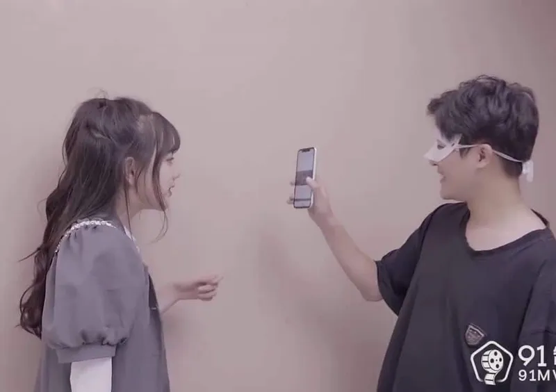 Tống tình người tình khi phát hiện clip móc lồn trên điện thoại