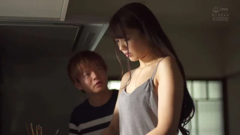 Chồng mới cưới của chị gái chịch cô em vợ đang khốn khó vì thất tình