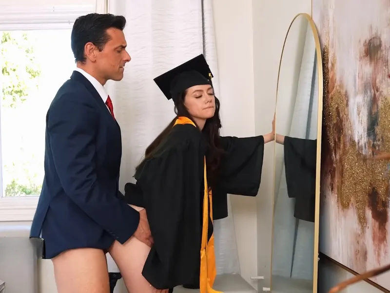 Cha dượng doggy con mèo nhỏ sữa chua rớt đầy sàn